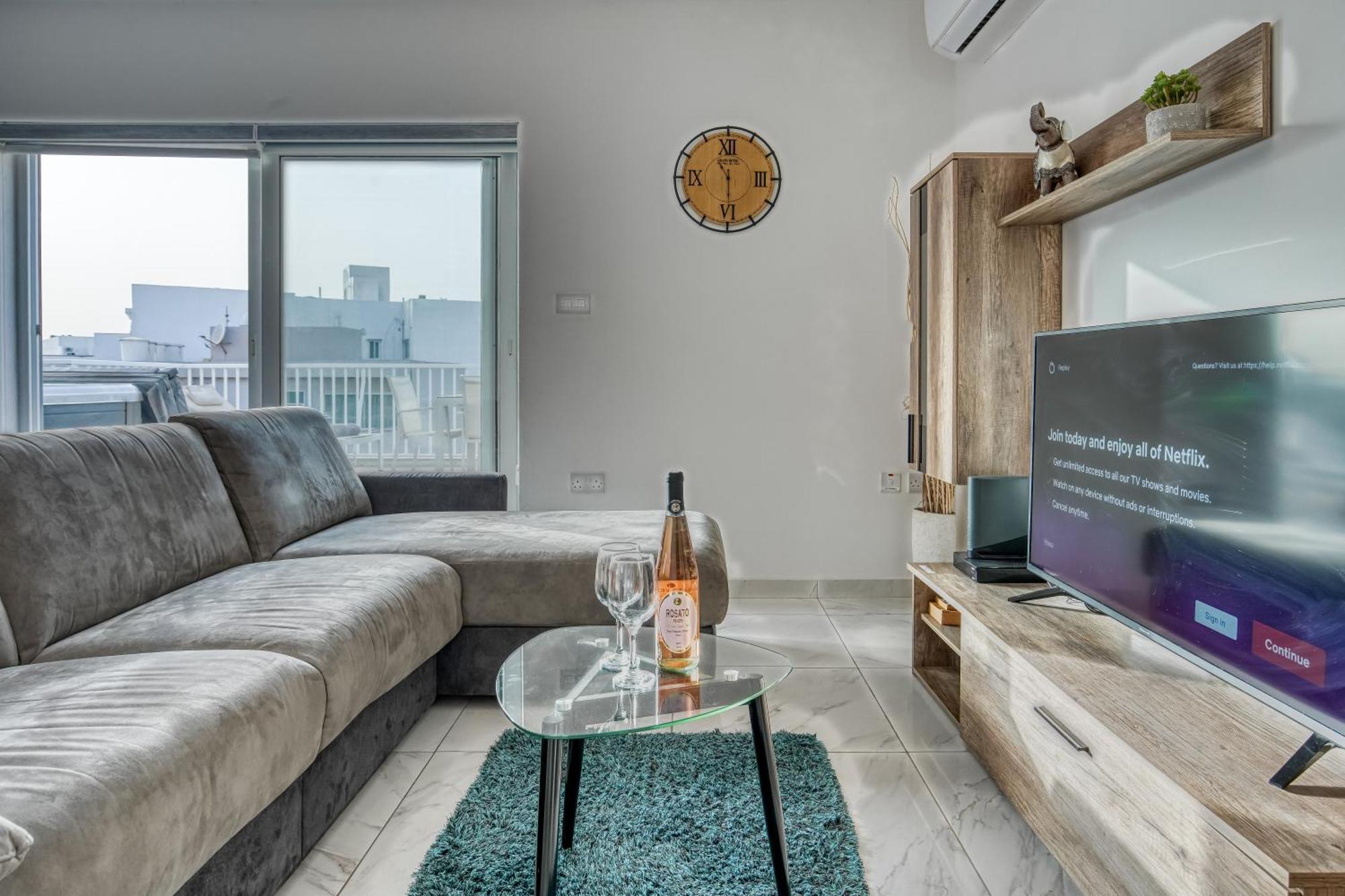 Poseidon Court Penthouse Superior Apartment St. Paul's Bay Ngoại thất bức ảnh