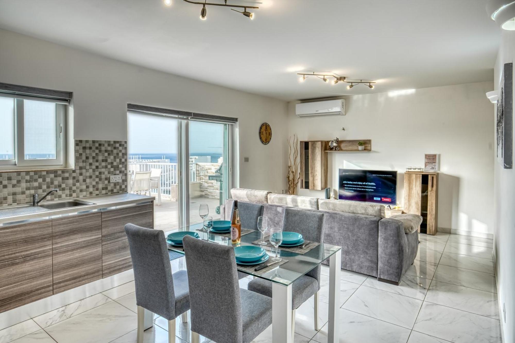 Poseidon Court Penthouse Superior Apartment St. Paul's Bay Ngoại thất bức ảnh