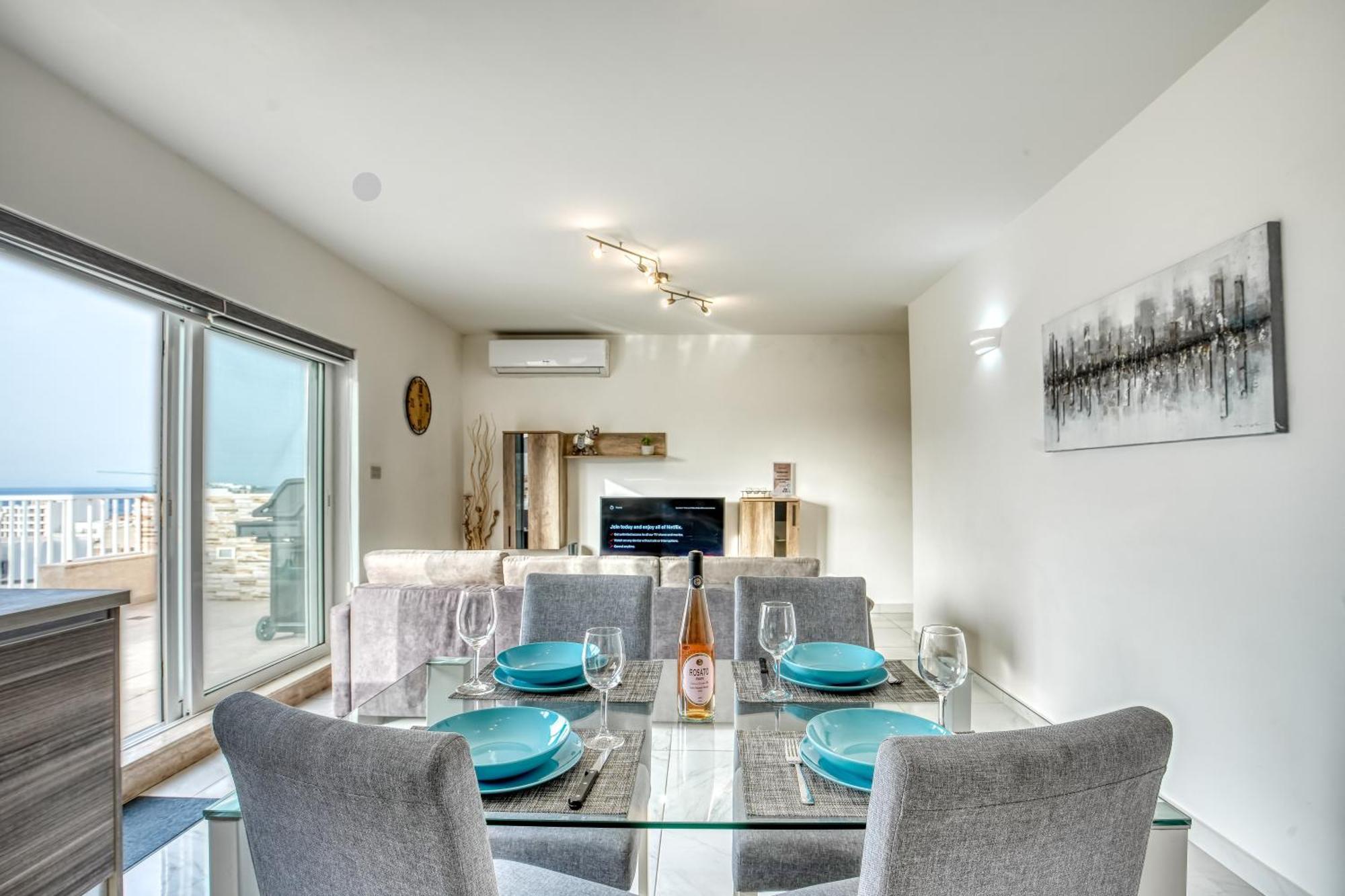 Poseidon Court Penthouse Superior Apartment St. Paul's Bay Ngoại thất bức ảnh