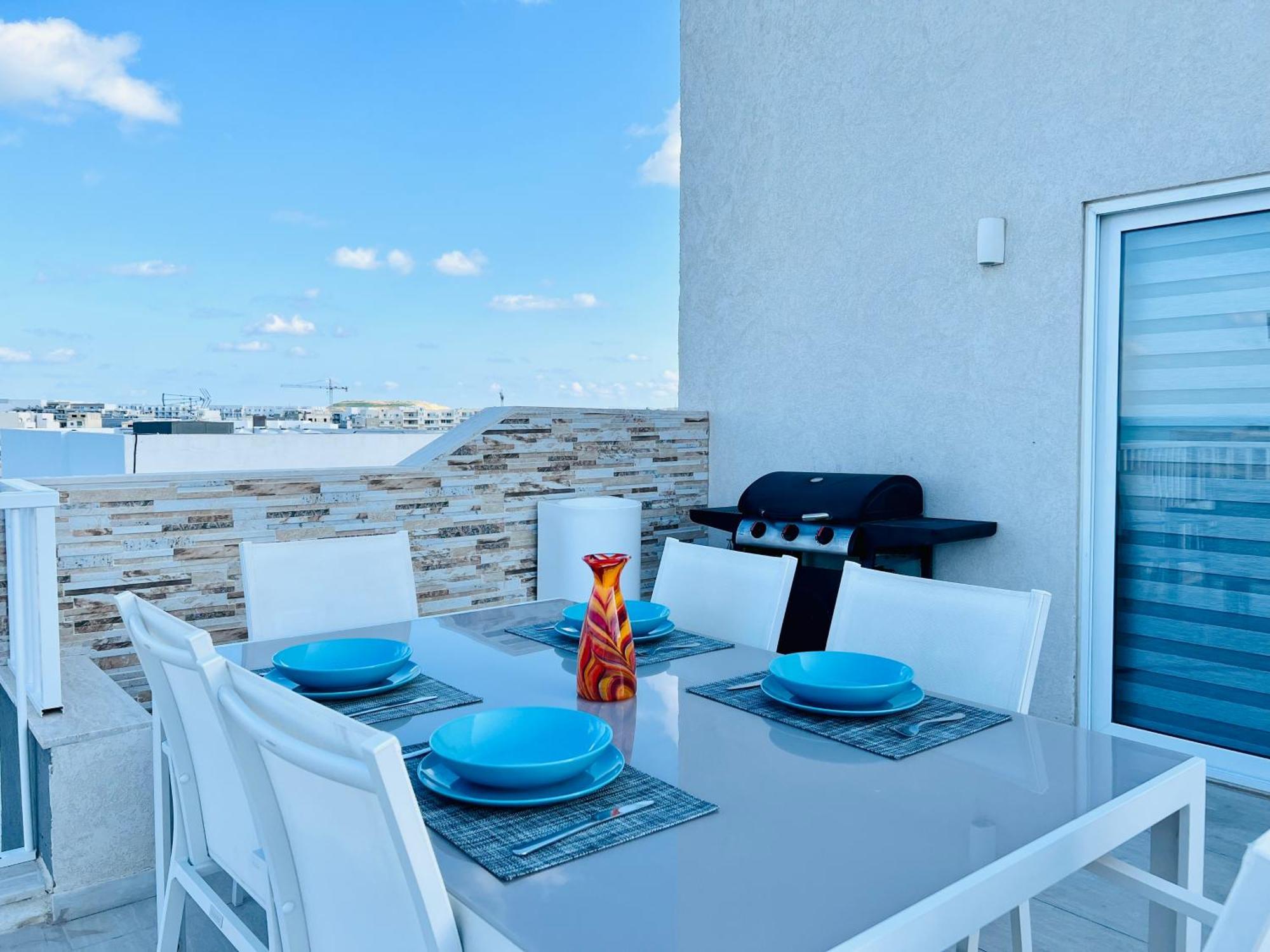 Poseidon Court Penthouse Superior Apartment St. Paul's Bay Ngoại thất bức ảnh