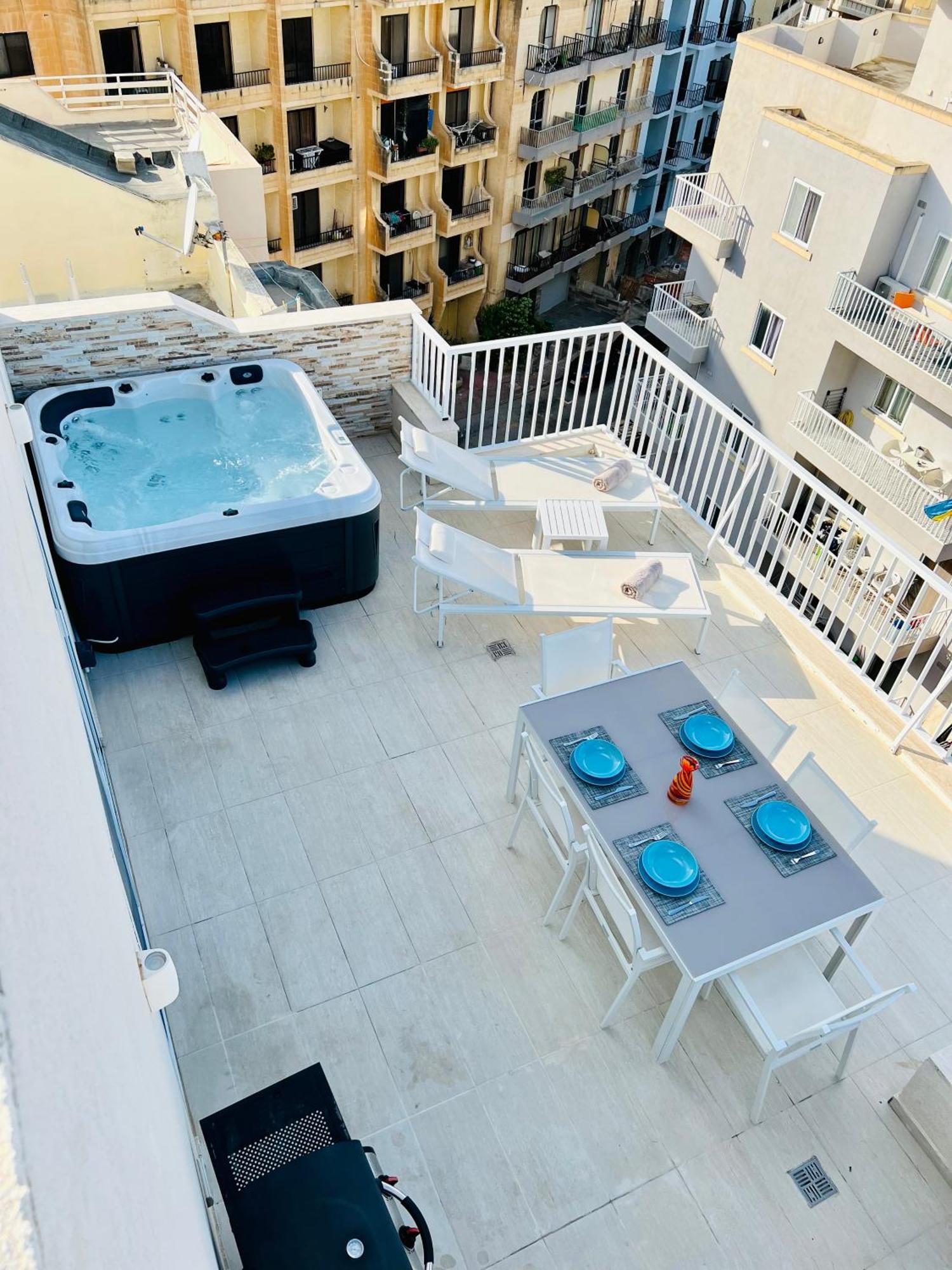 Poseidon Court Penthouse Superior Apartment St. Paul's Bay Ngoại thất bức ảnh