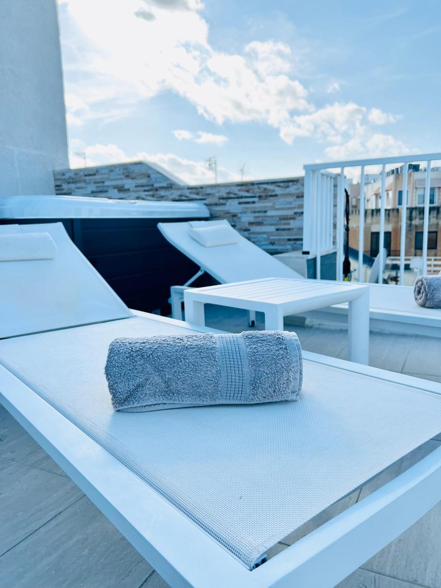 Poseidon Court Penthouse Superior Apartment St. Paul's Bay Ngoại thất bức ảnh