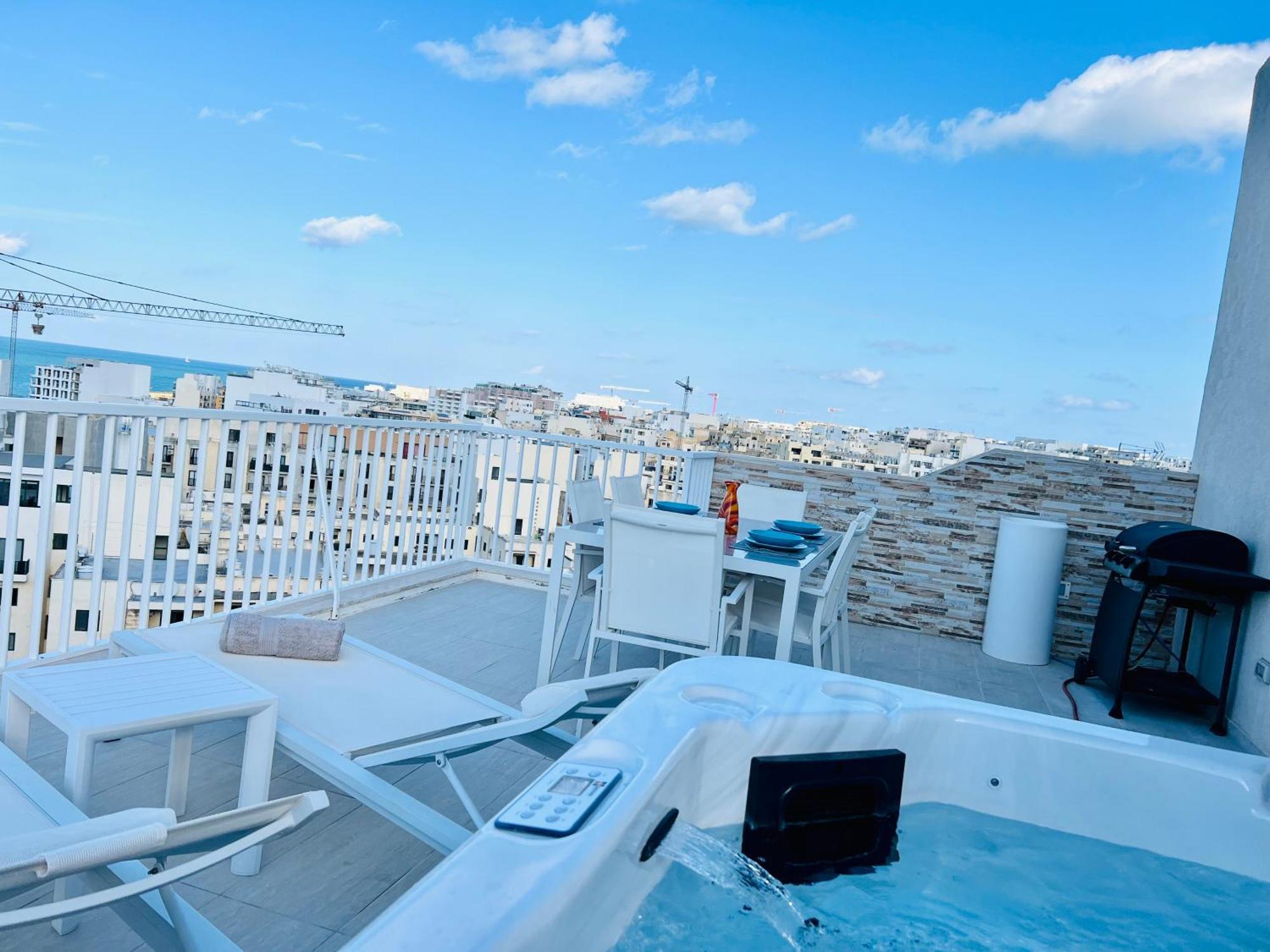 Poseidon Court Penthouse Superior Apartment St. Paul's Bay Ngoại thất bức ảnh